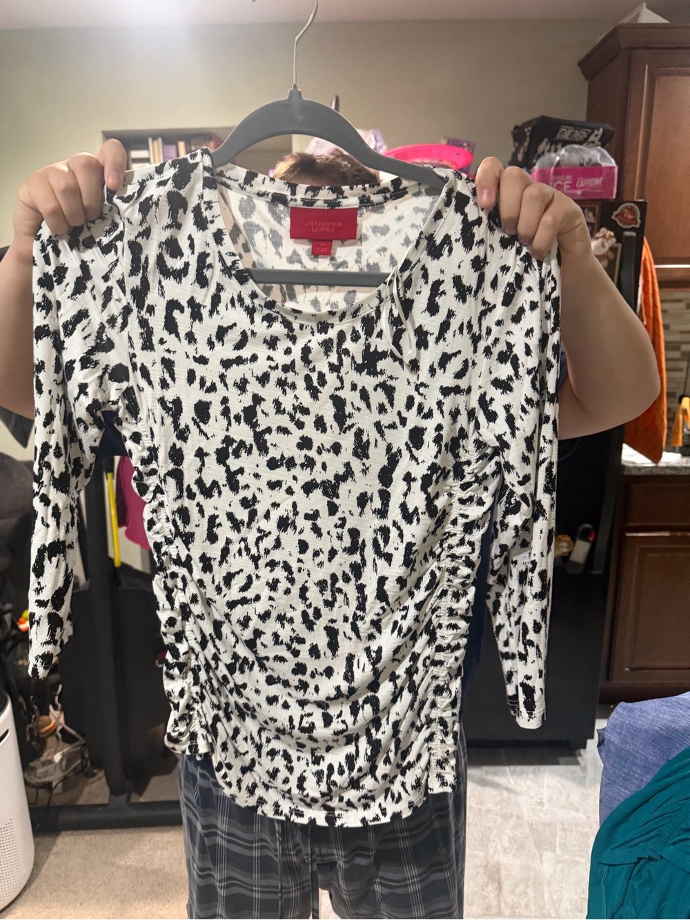 2 Jennifer Lopez Ruched Long Sleeve Top